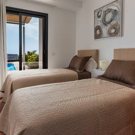 Villa Caldera, Las Americas