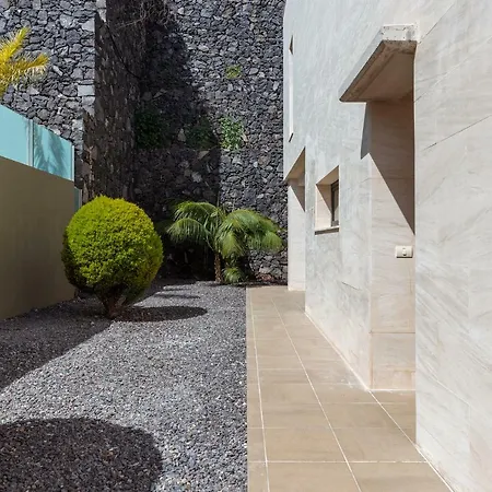 Villa Caldera, Las Americas